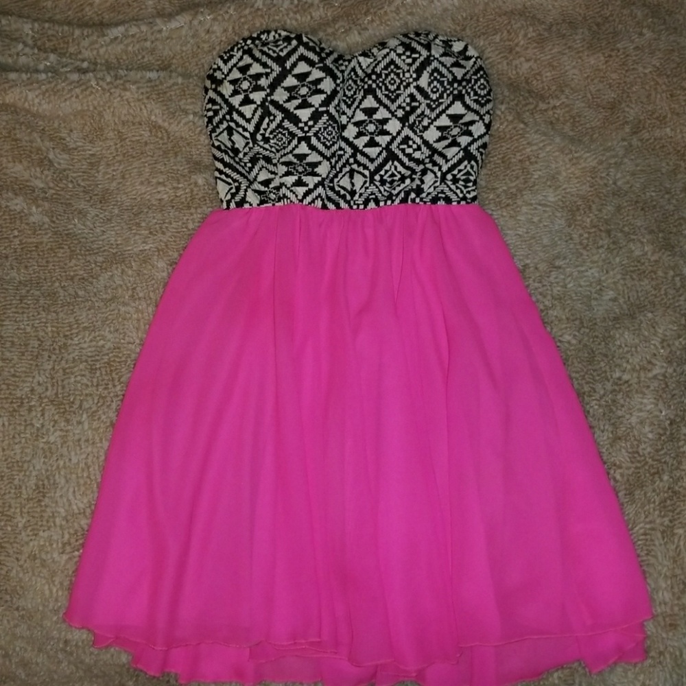 Strapless dress.